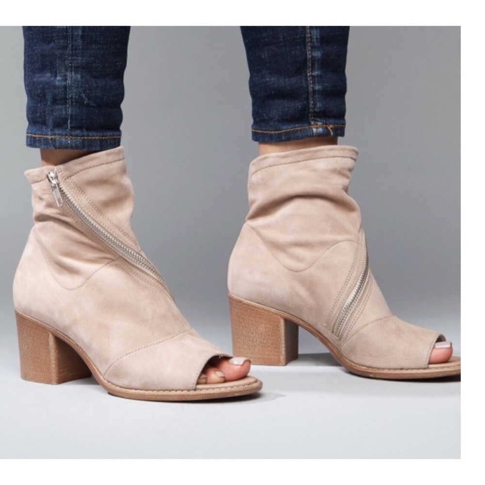 New white mountain Fantasia desert suede booties ankle booties size 36
